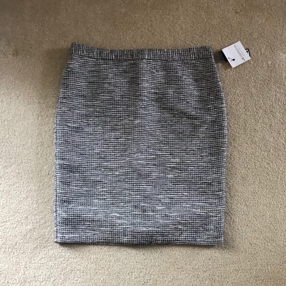 NWT pencil skirt size 8 gray silver
